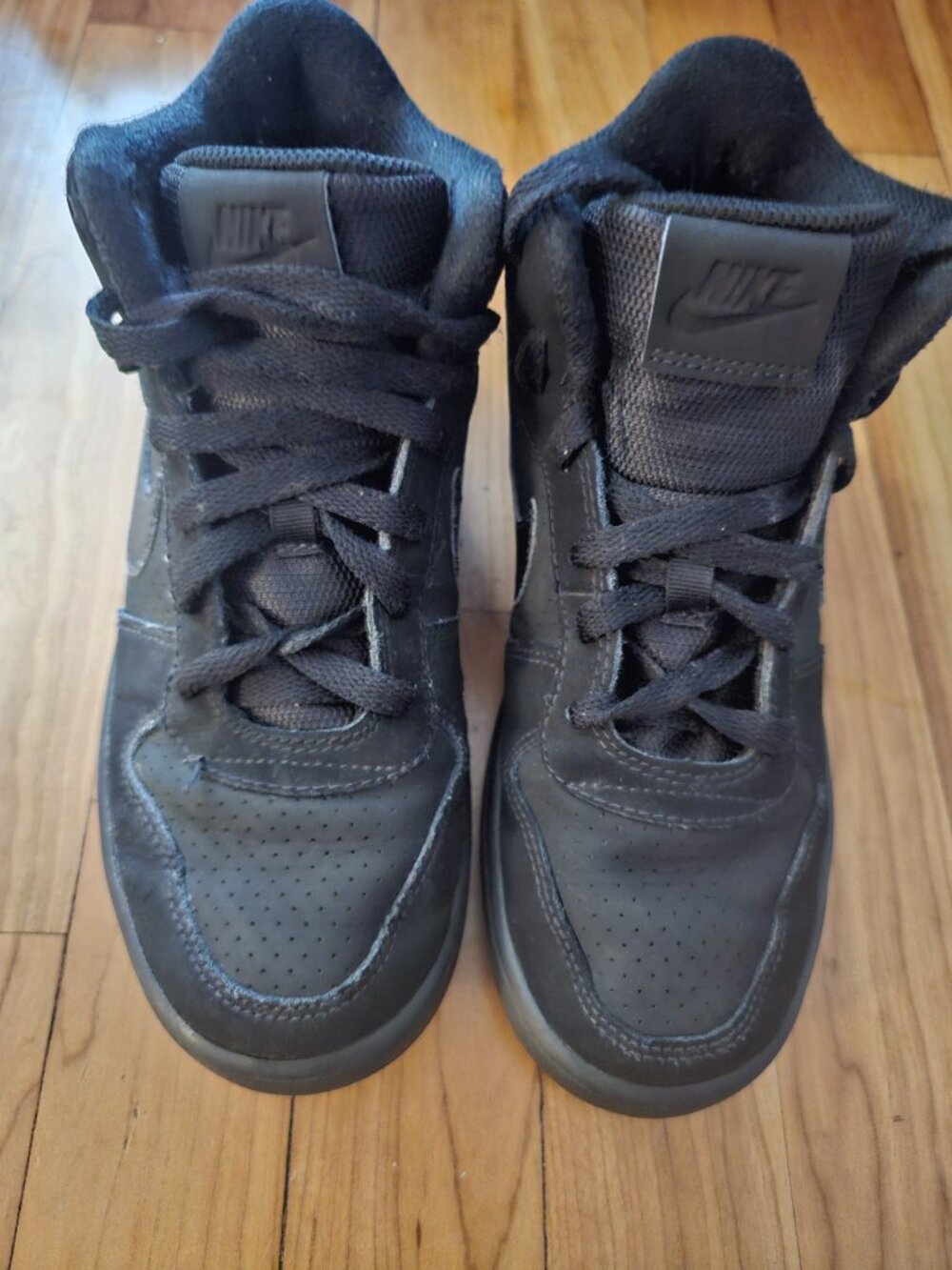 Nike shoes size 6Y